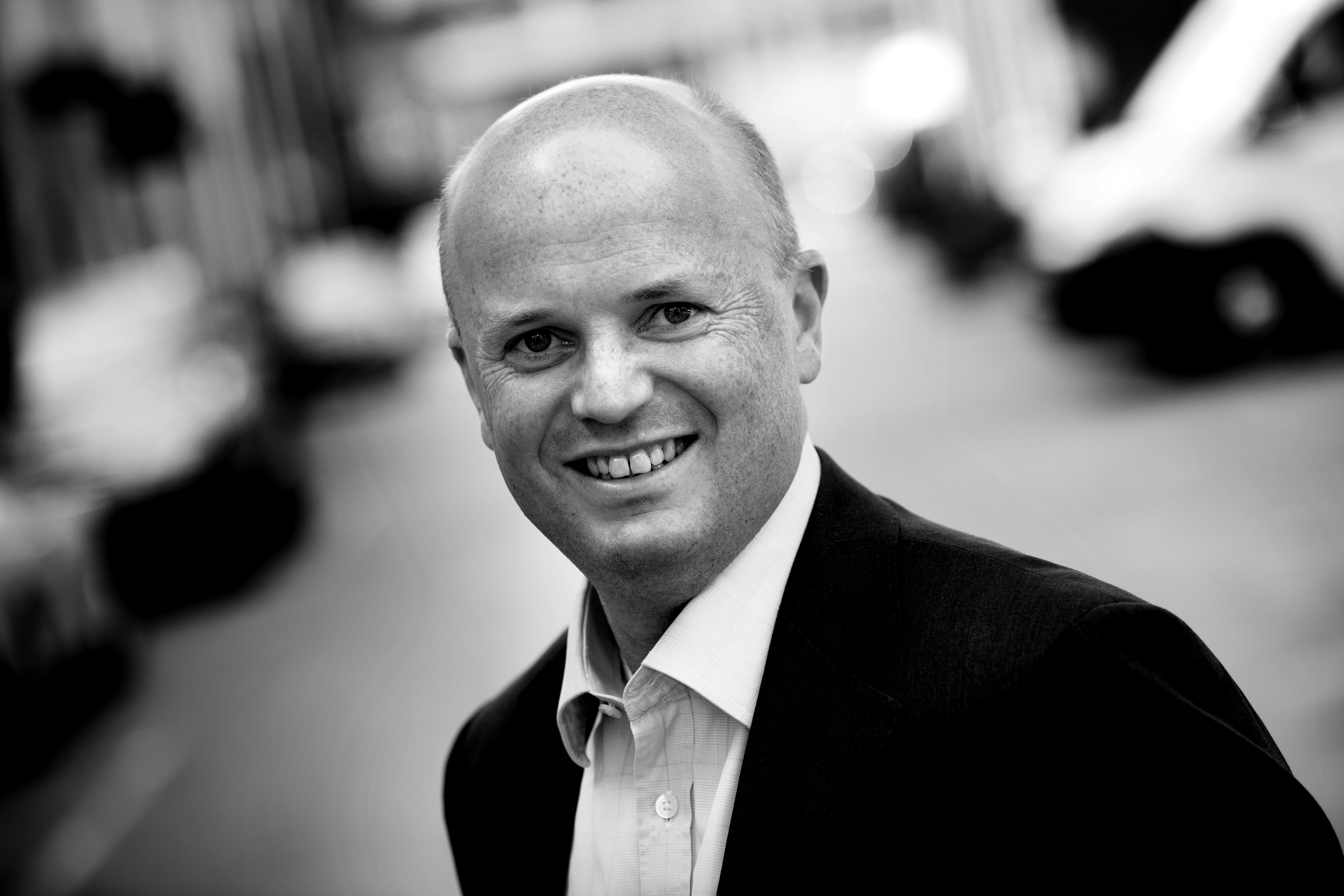 john-inge-%c3%98gl%c3%a6nd-frimerke-sort-hvitt